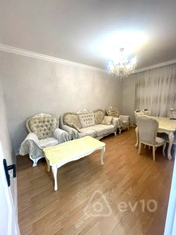 Kirayə verilir 2 otaqlı köhnə tikili 70 m²