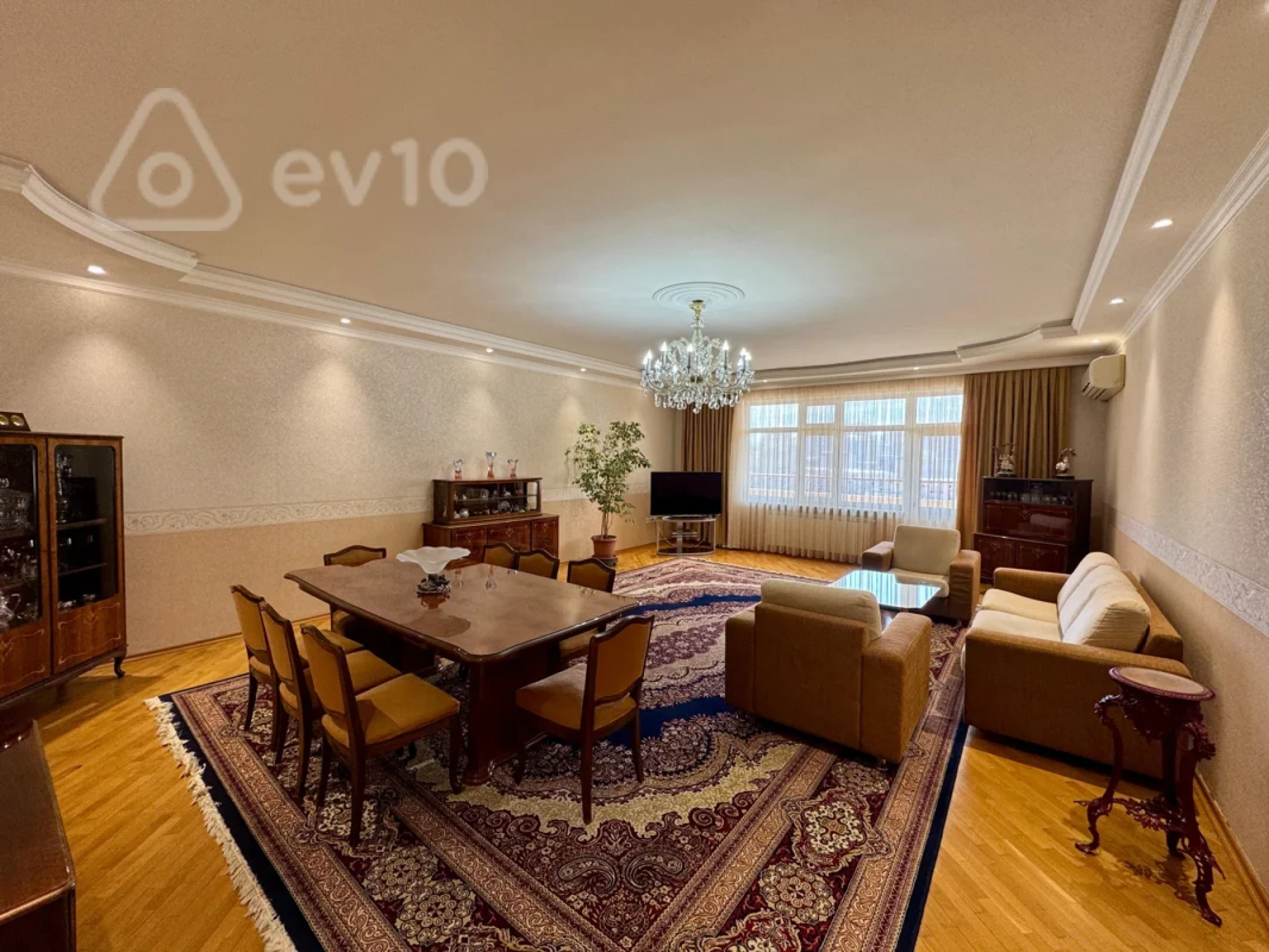 Kirayə verilir 4 otaqlı yeni tikili 200 m²