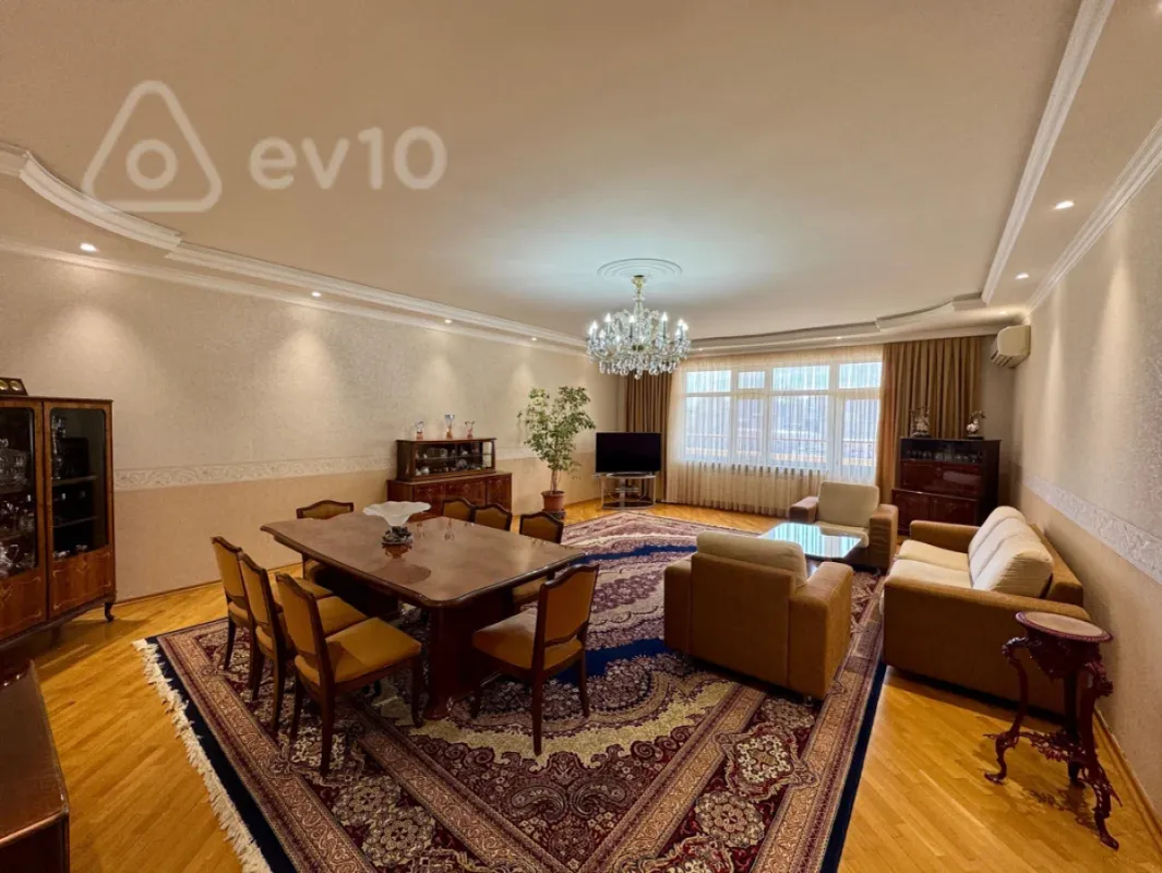 Kirayə verilir 4 otaqlı yeni tikili 200 m²