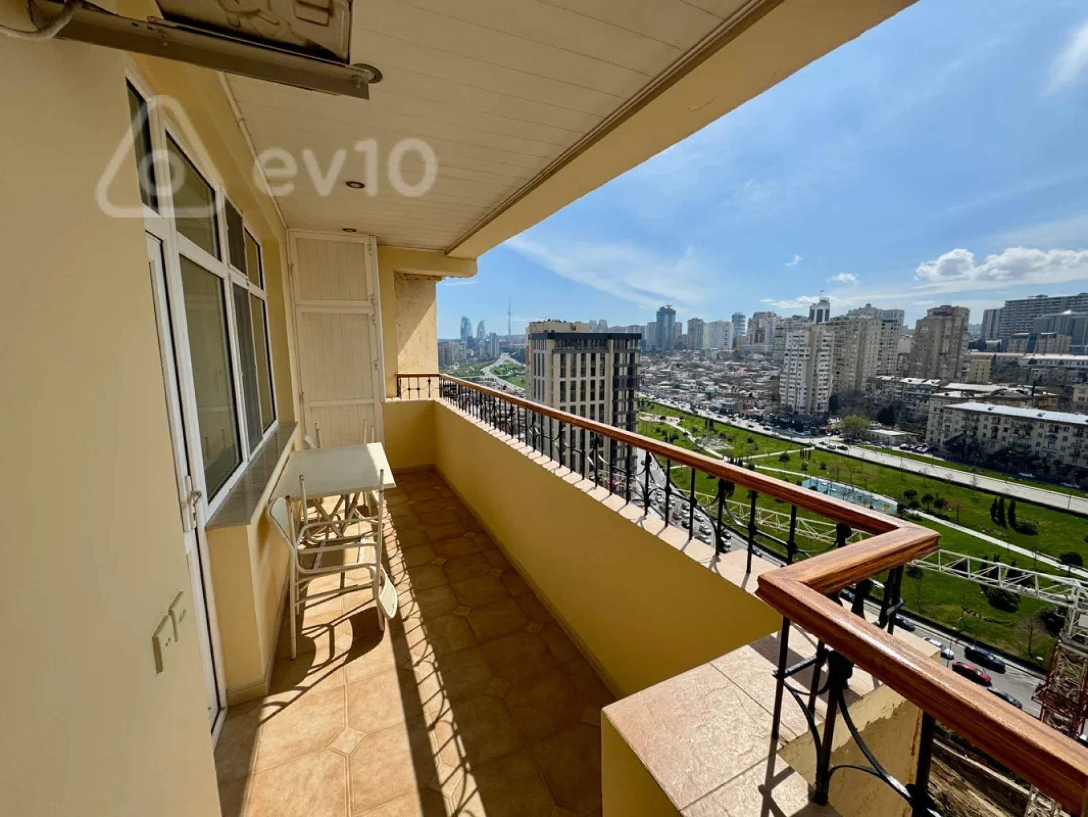 Kirayə verilir 4 otaqlı yeni tikili 200 m²