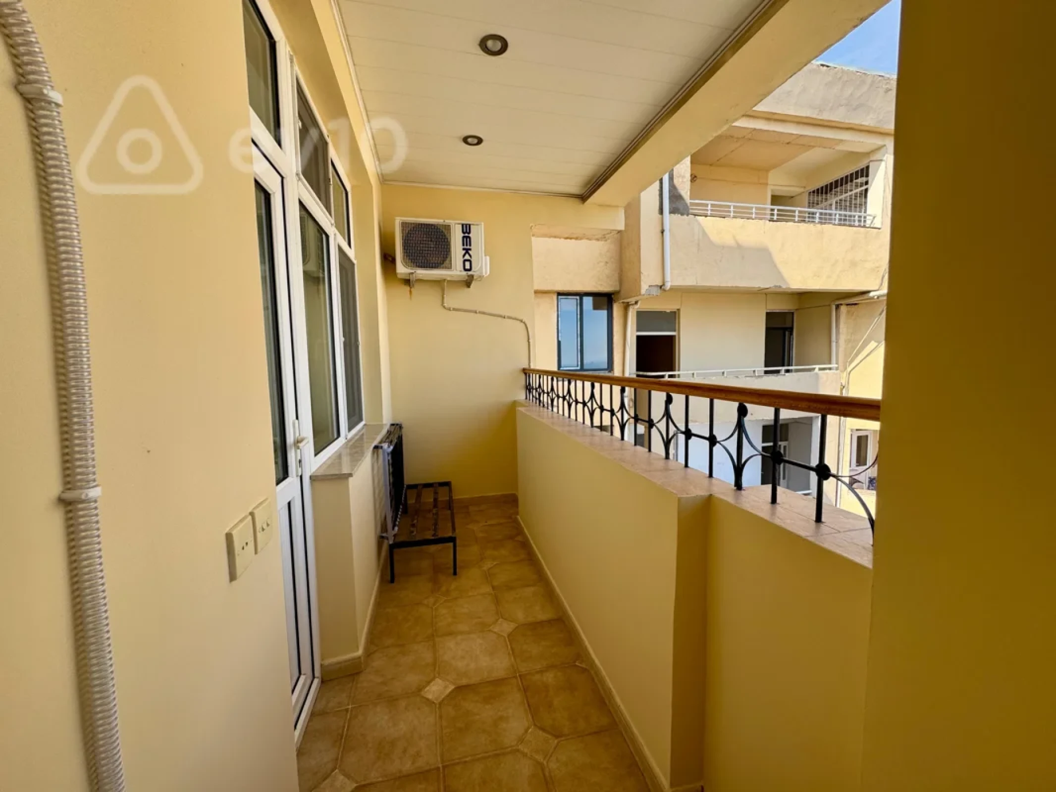 Kirayə verilir 4 otaqlı yeni tikili 200 m²