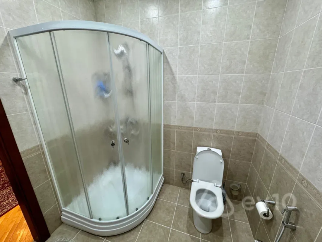 Kirayə verilir 4 otaqlı yeni tikili 200 m²