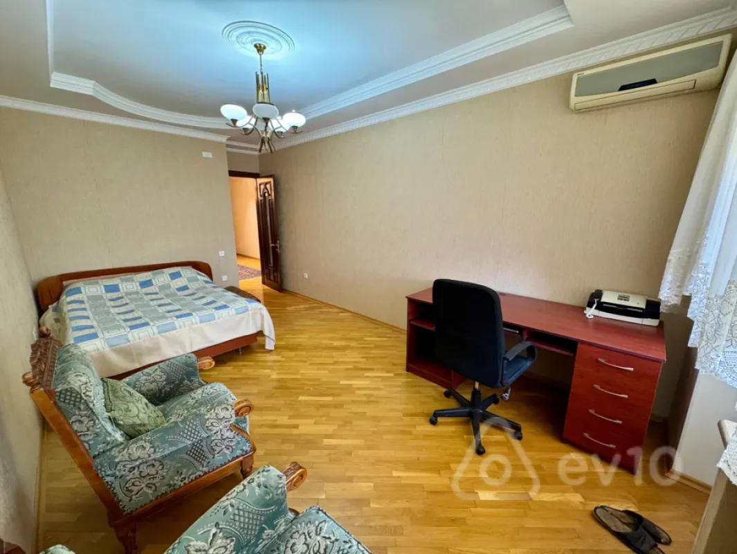 Kirayə verilir 4 otaqlı yeni tikili 200 m²