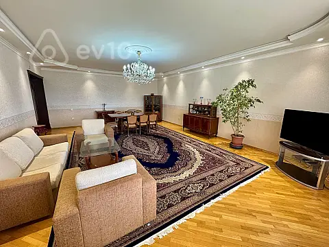 Kirayə verilir 4 otaqlı yeni tikili 200 m²