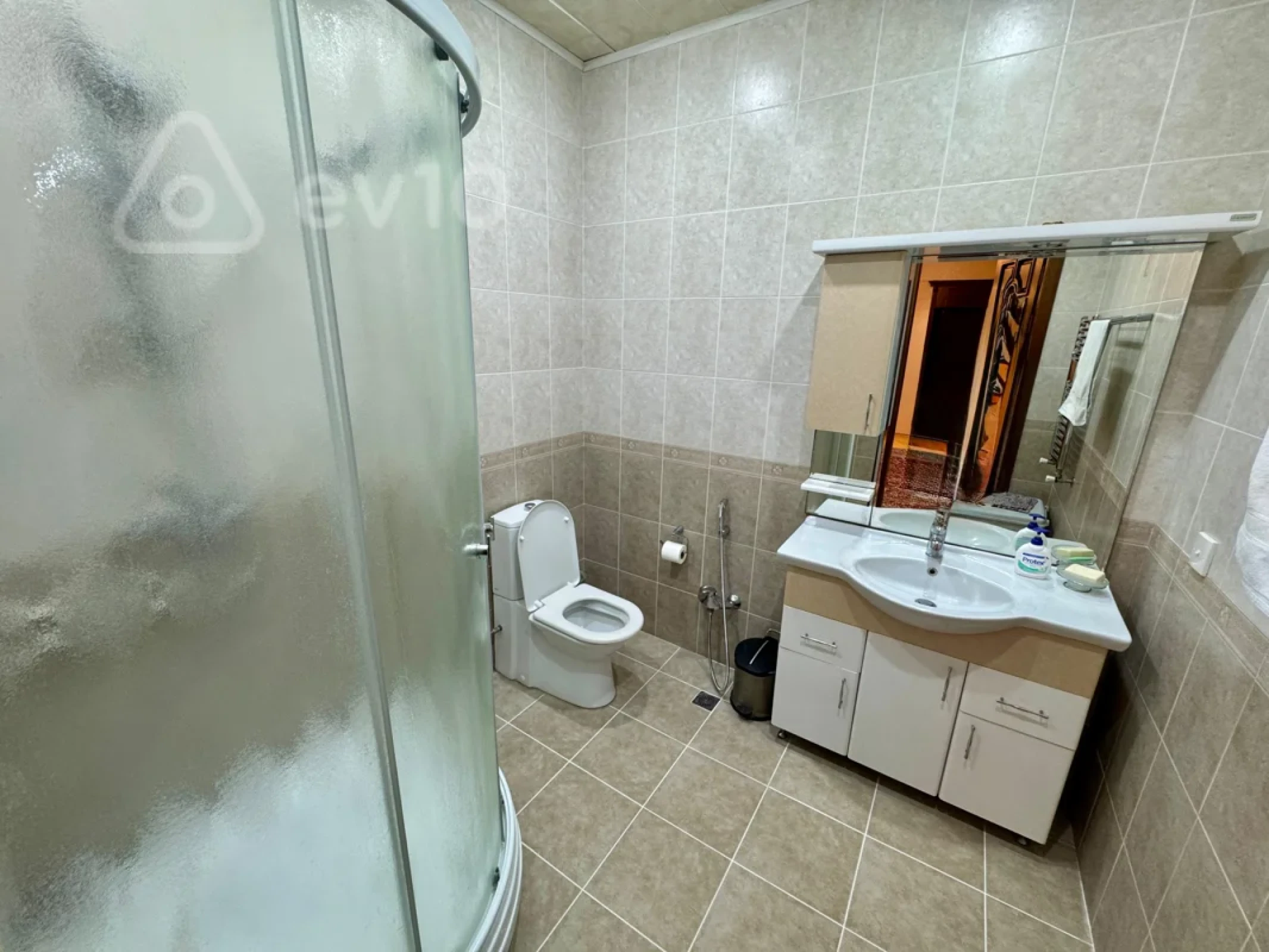 Kirayə verilir 4 otaqlı yeni tikili 200 m²