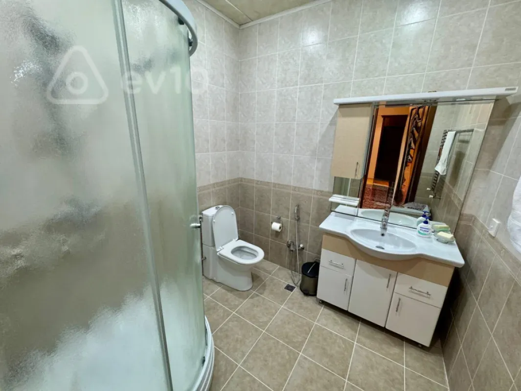 Kirayə verilir 4 otaqlı yeni tikili 200 m²