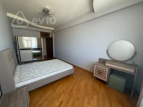Kirayə verilir 2 otaqlı yeni tikili 65 m²