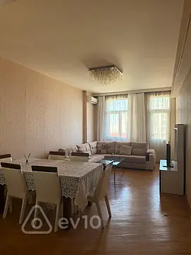Kirayə verilir 2 otaqlı yeni tikili 65 m²