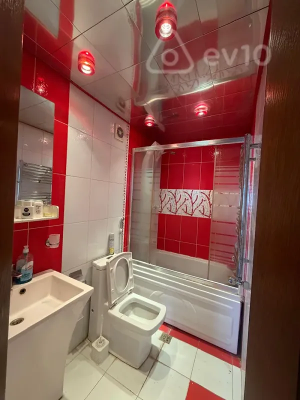 Kirayə verilir 2 otaqlı yeni tikili 65 m²