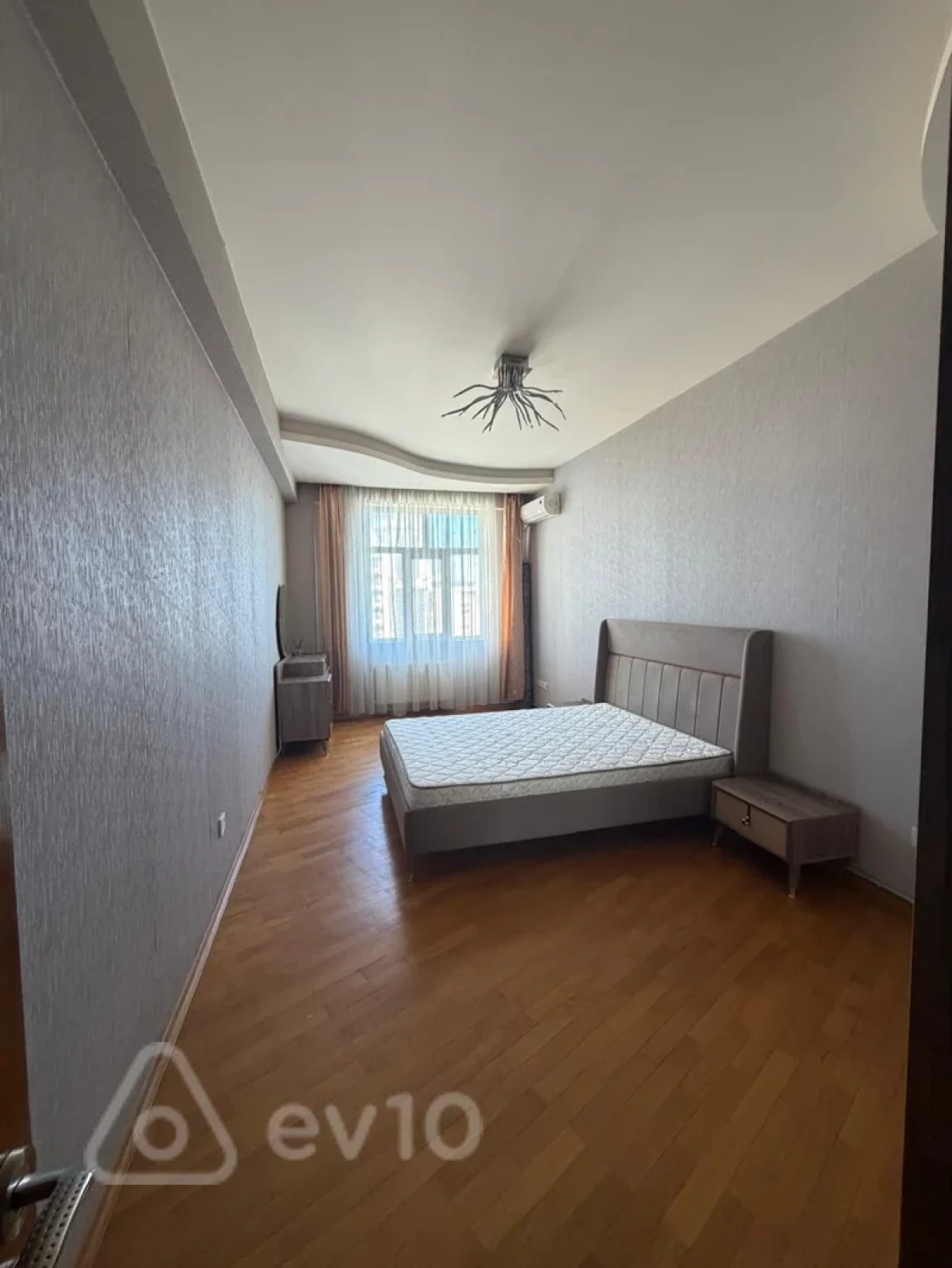 Kirayə verilir 2 otaqlı yeni tikili 65 m²