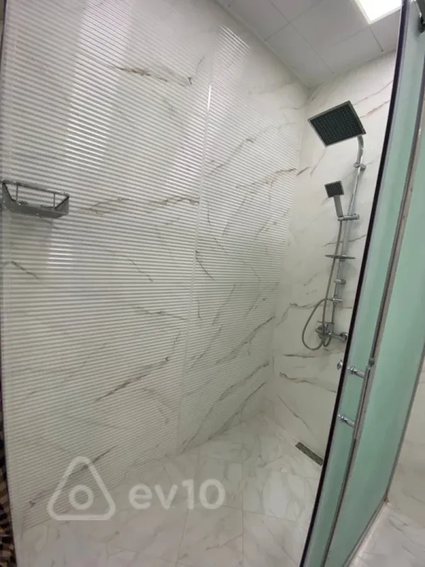 Kirayə verilir 2 otaqlı yeni tikili 65 m²