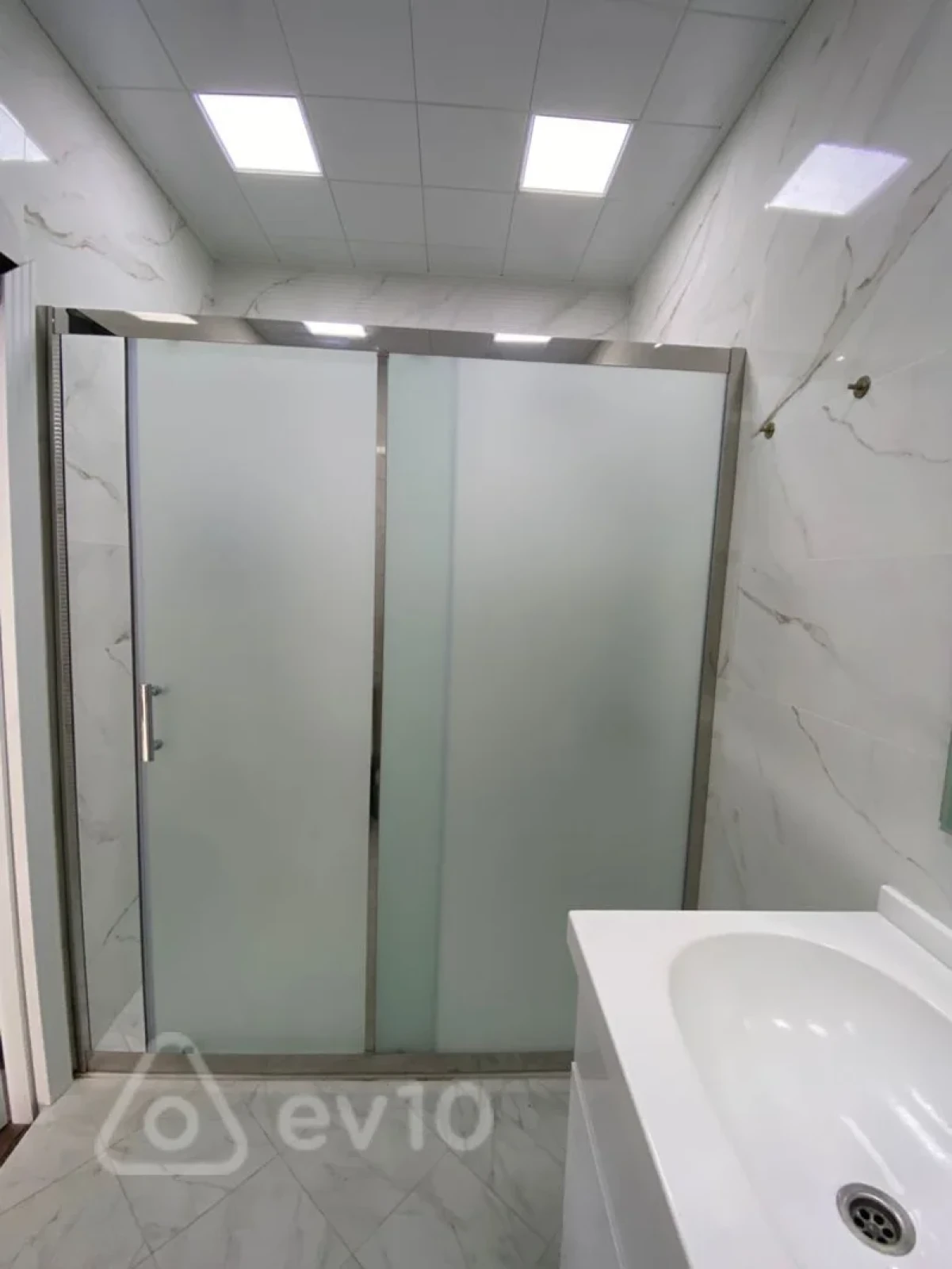 Kirayə verilir 2 otaqlı yeni tikili 65 m²