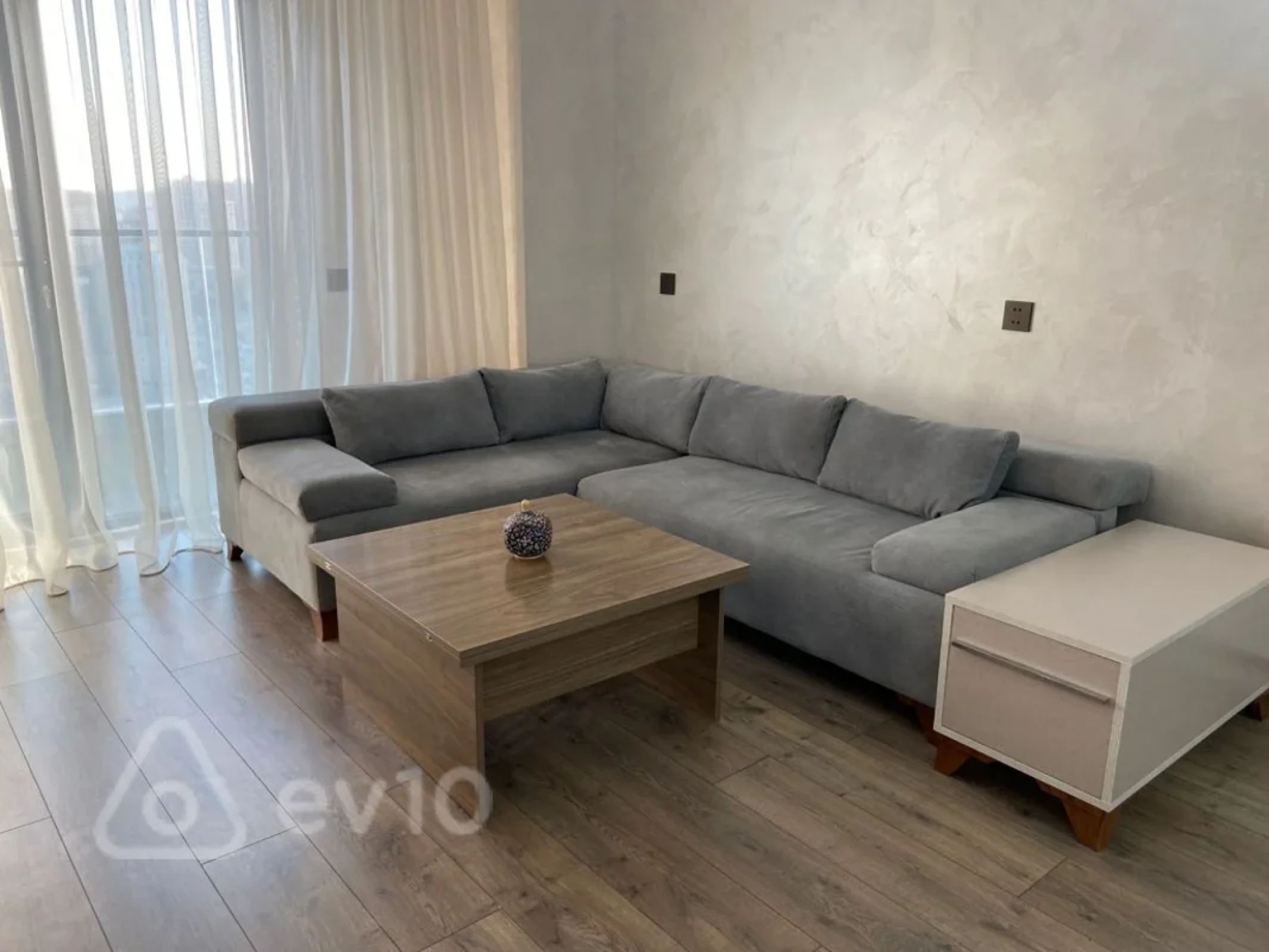 Kirayə verilir 2 otaqlı yeni tikili 65 m²