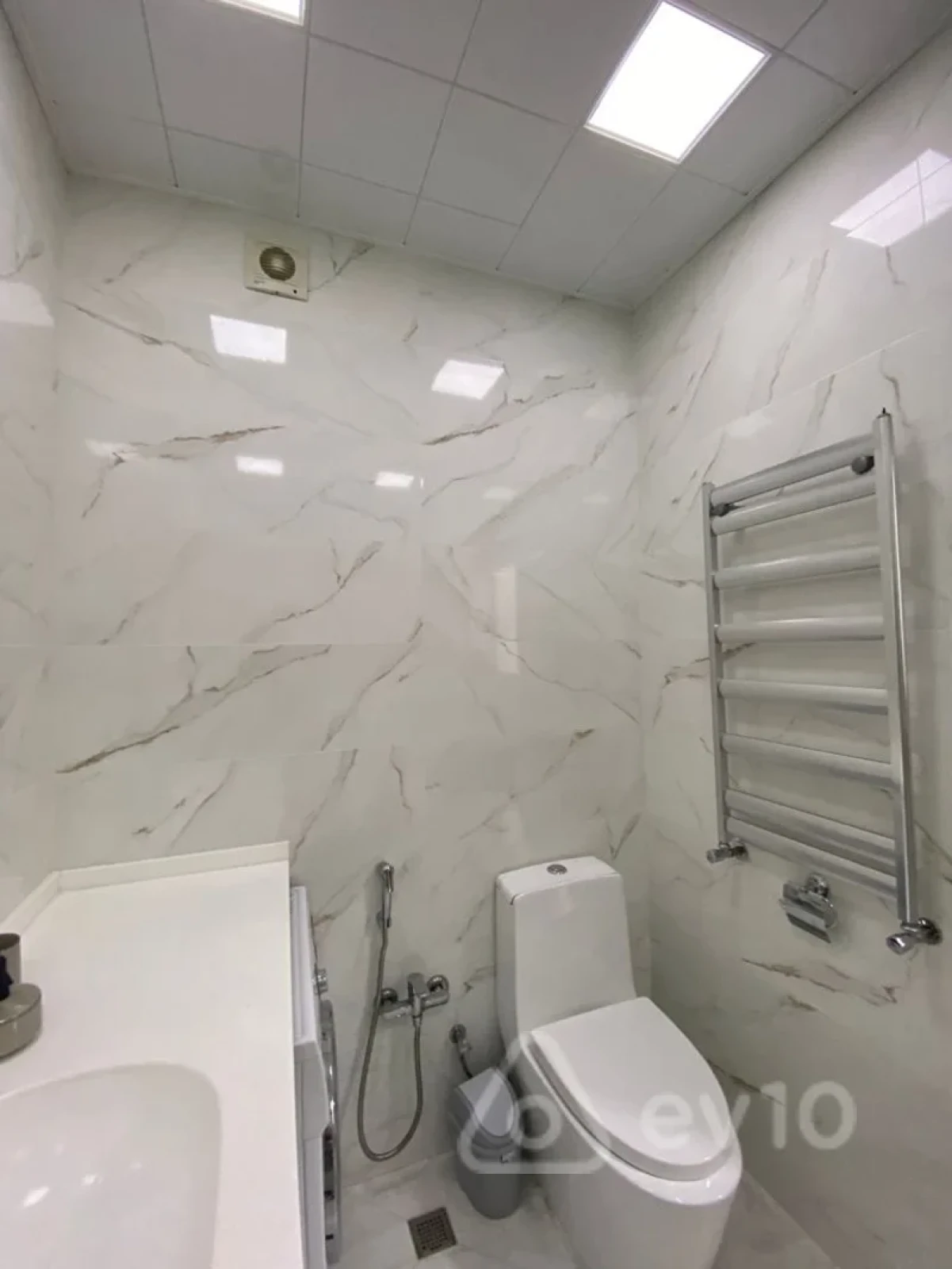 Kirayə verilir 2 otaqlı yeni tikili 65 m²