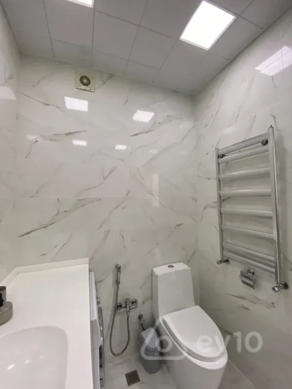 Kirayə verilir 2 otaqlı yeni tikili 65 m²