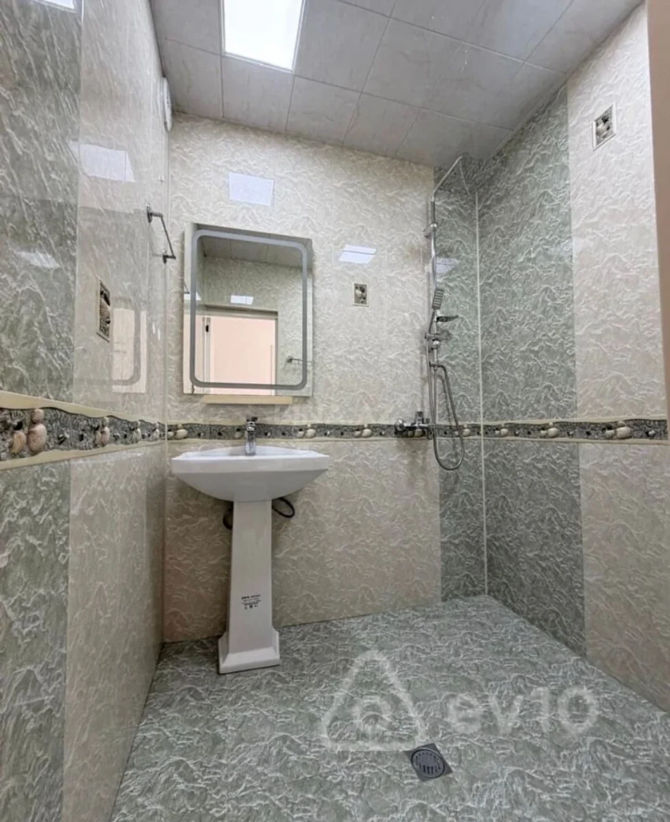 Kirayə verilir 2 otaqlı yeni tikili 90 m²