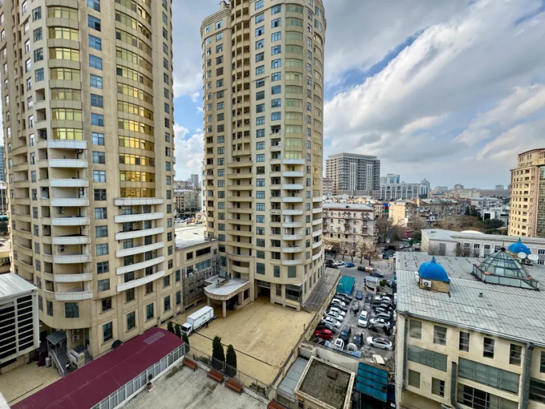 Kirayə verilir 4 otaqlı yeni tikili 200 m²