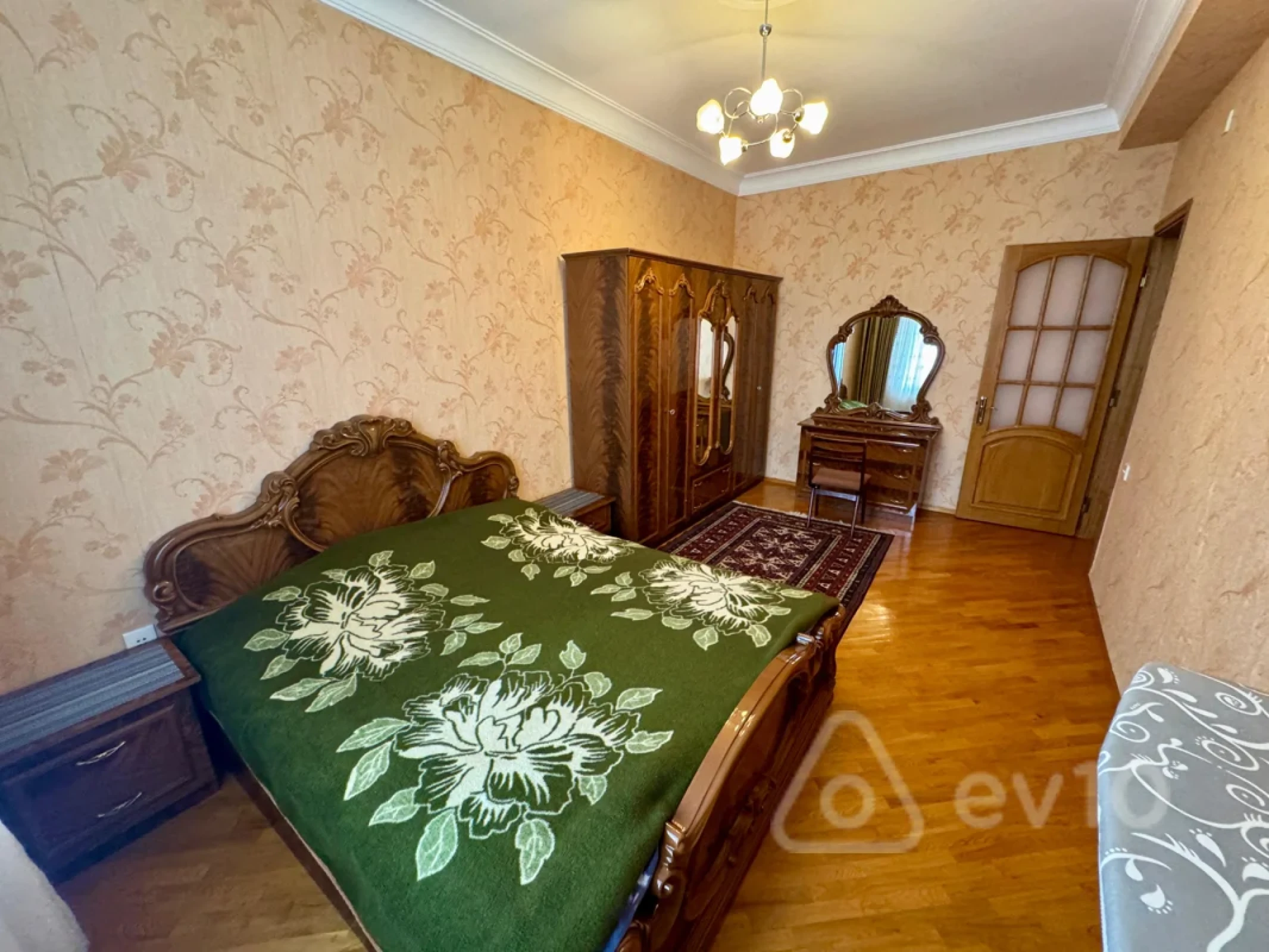 Kirayə verilir 4 otaqlı yeni tikili 200 m²