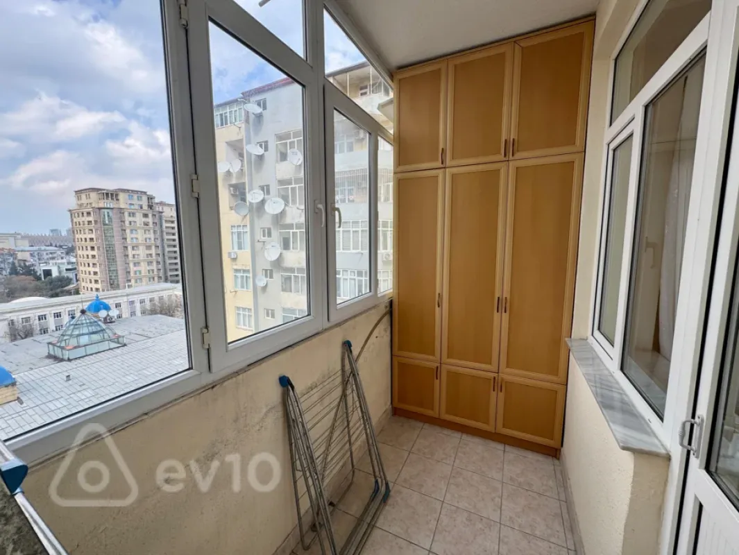 Kirayə verilir 4 otaqlı yeni tikili 200 m²