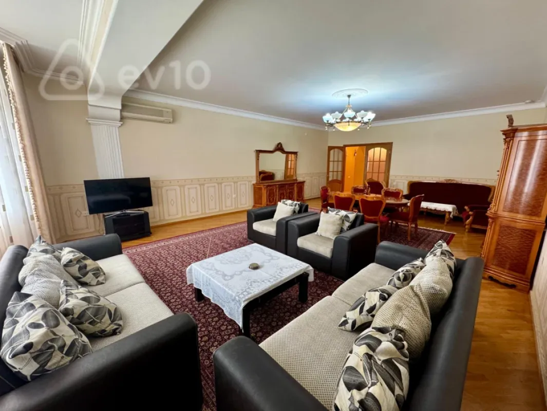 Kirayə verilir 4 otaqlı yeni tikili 200 m²