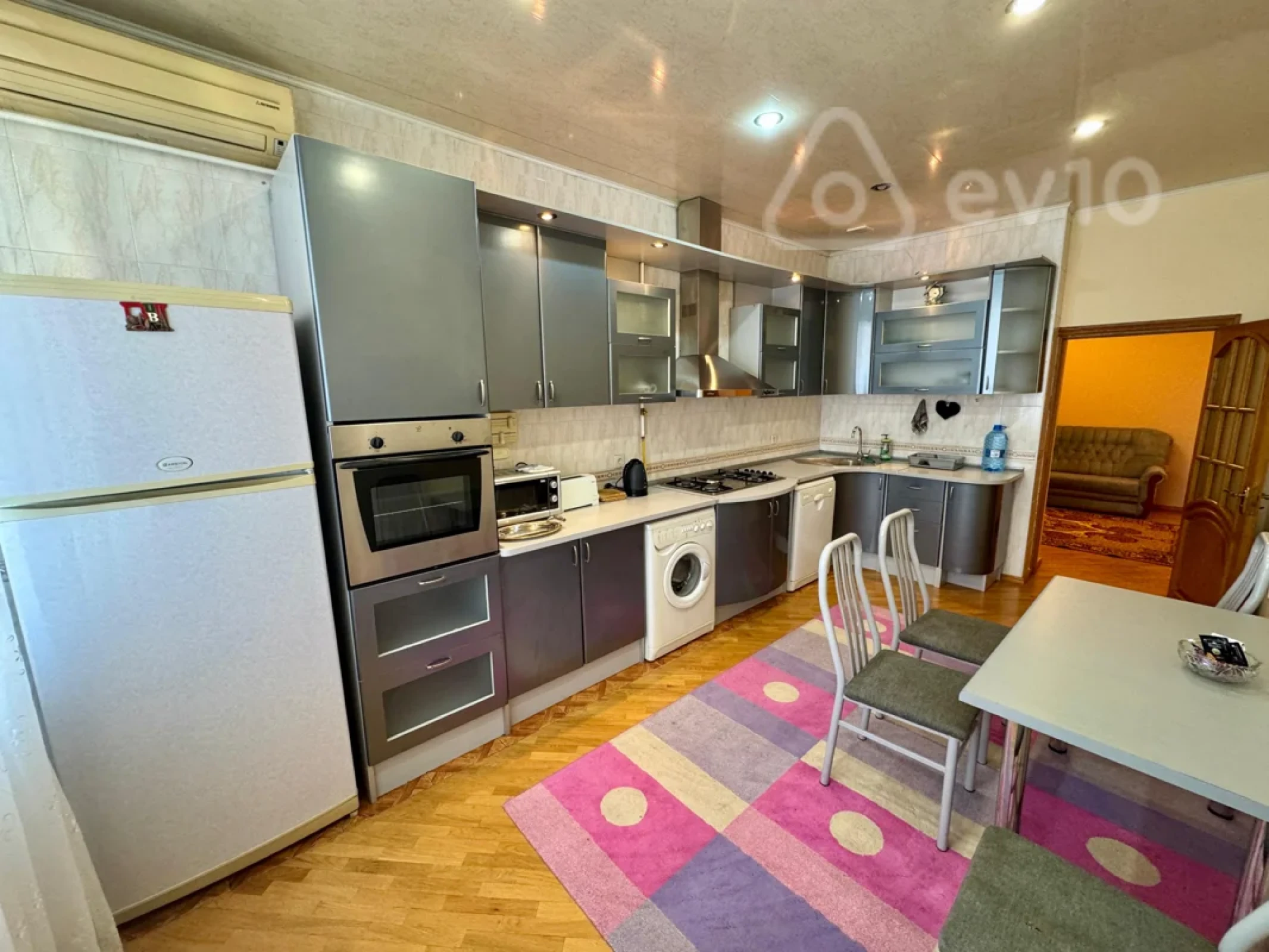 Kirayə verilir 4 otaqlı yeni tikili 200 m²