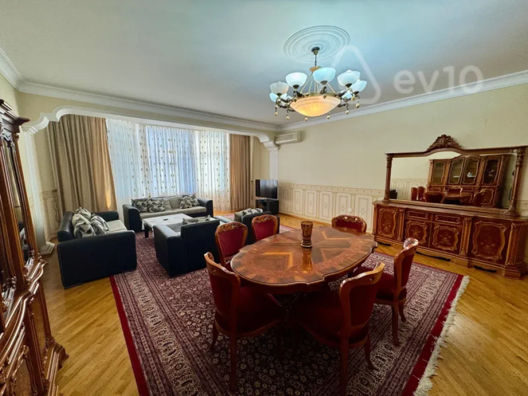 Kirayə verilir 4 otaqlı yeni tikili 200 m²