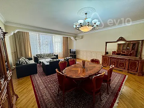 Kirayə verilir 4 otaqlı yeni tikili 200 m²