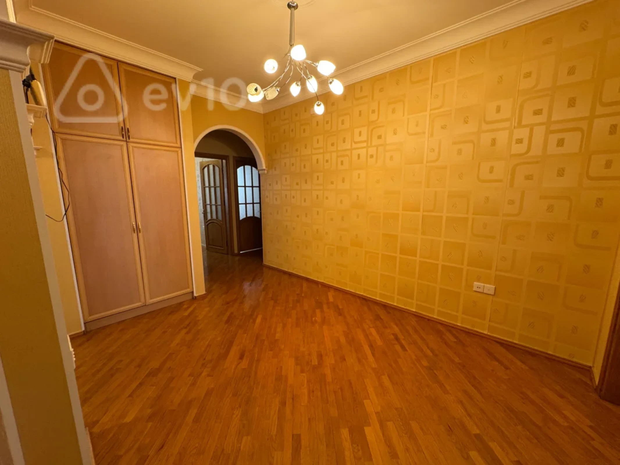 Kirayə verilir 4 otaqlı yeni tikili 200 m²