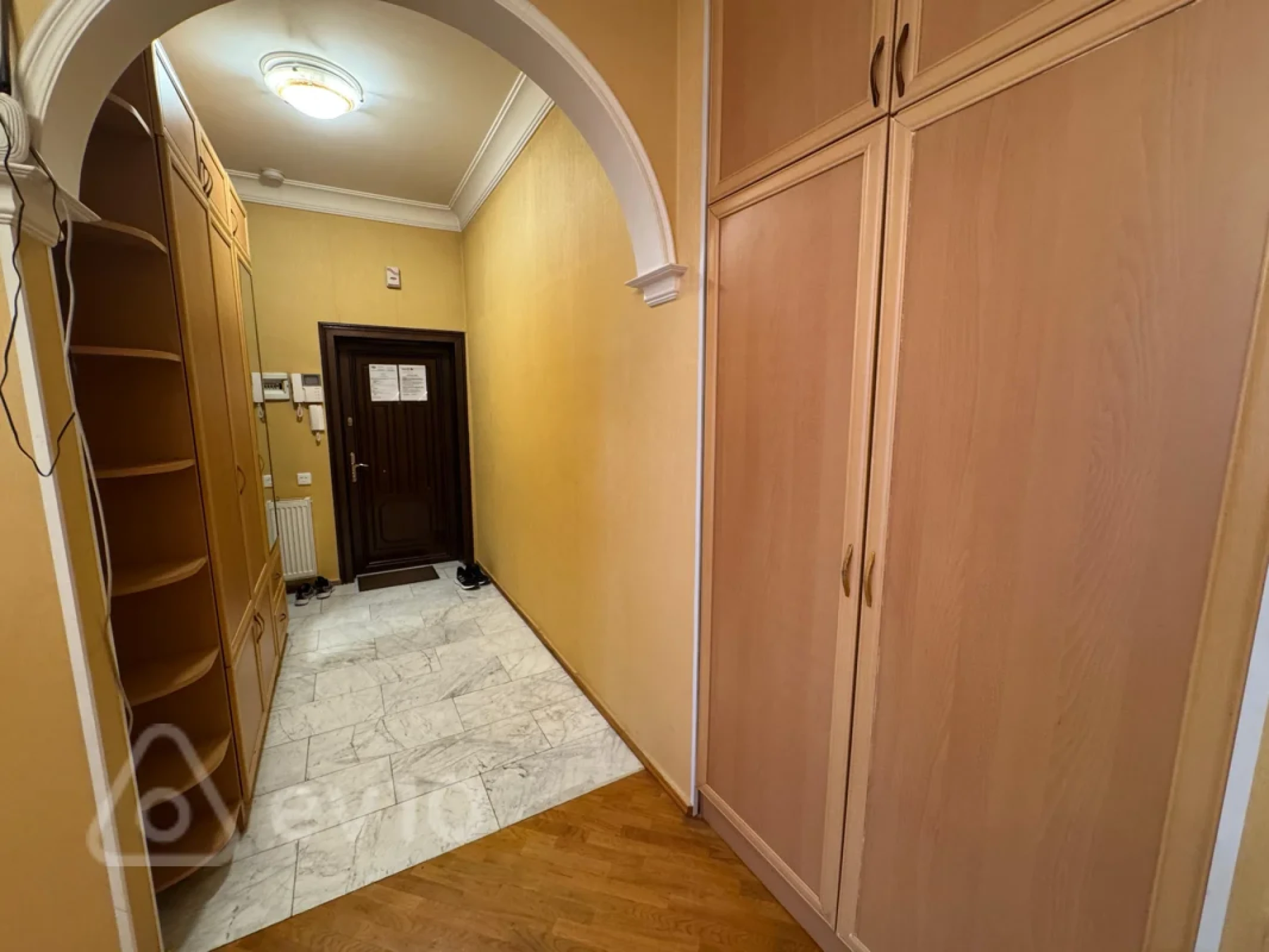 Kirayə verilir 4 otaqlı yeni tikili 200 m²