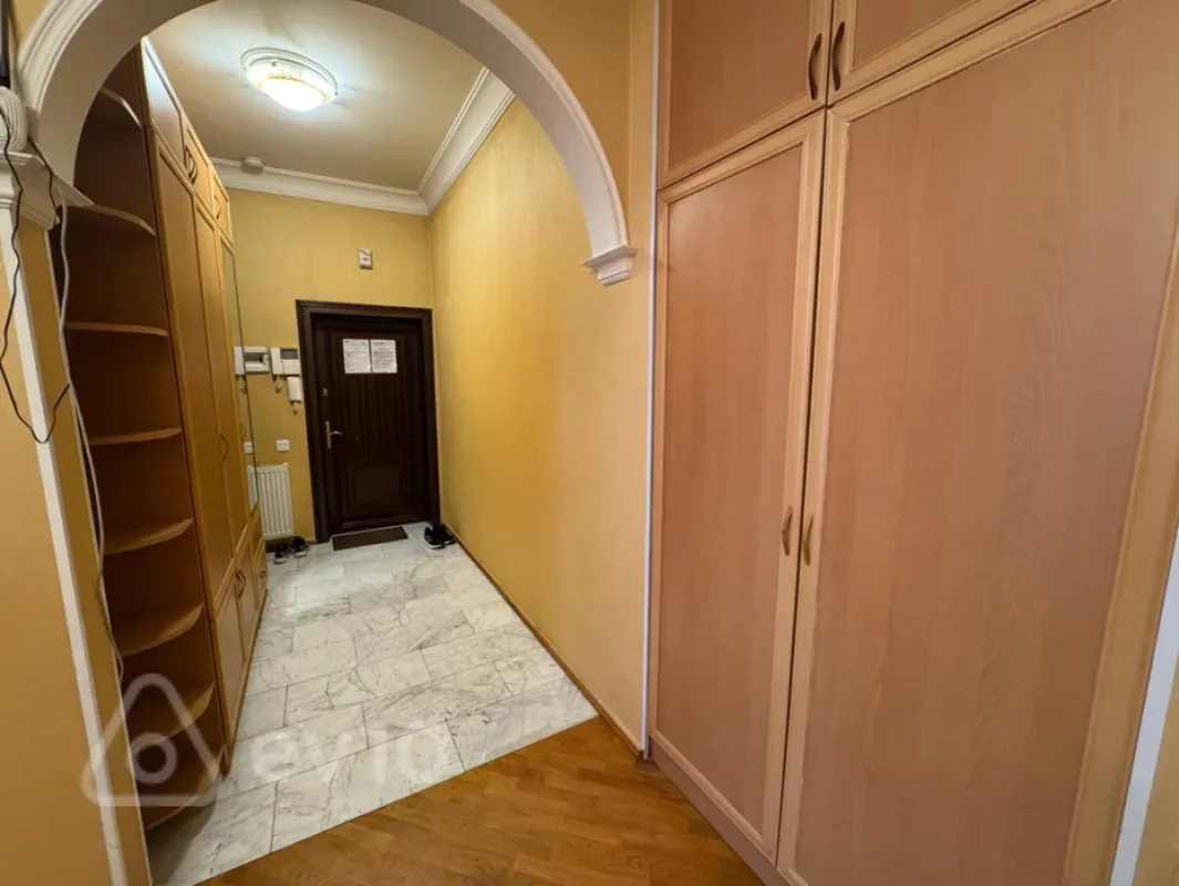 Kirayə verilir 4 otaqlı yeni tikili 200 m²