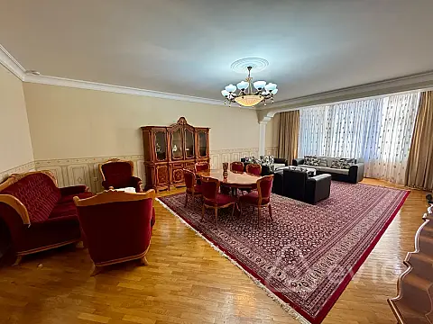 Kirayə verilir 4 otaqlı yeni tikili 200 m²