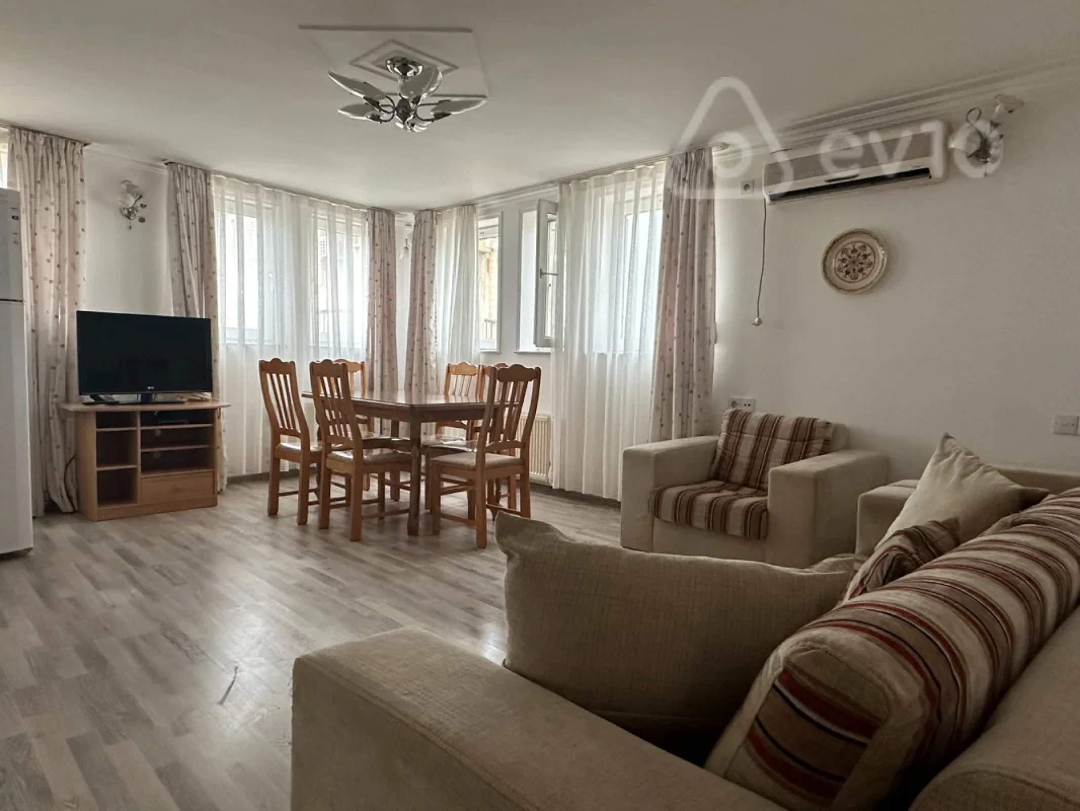 Kirayə verilir 3 otaqlı köhnə tikili 150 m²