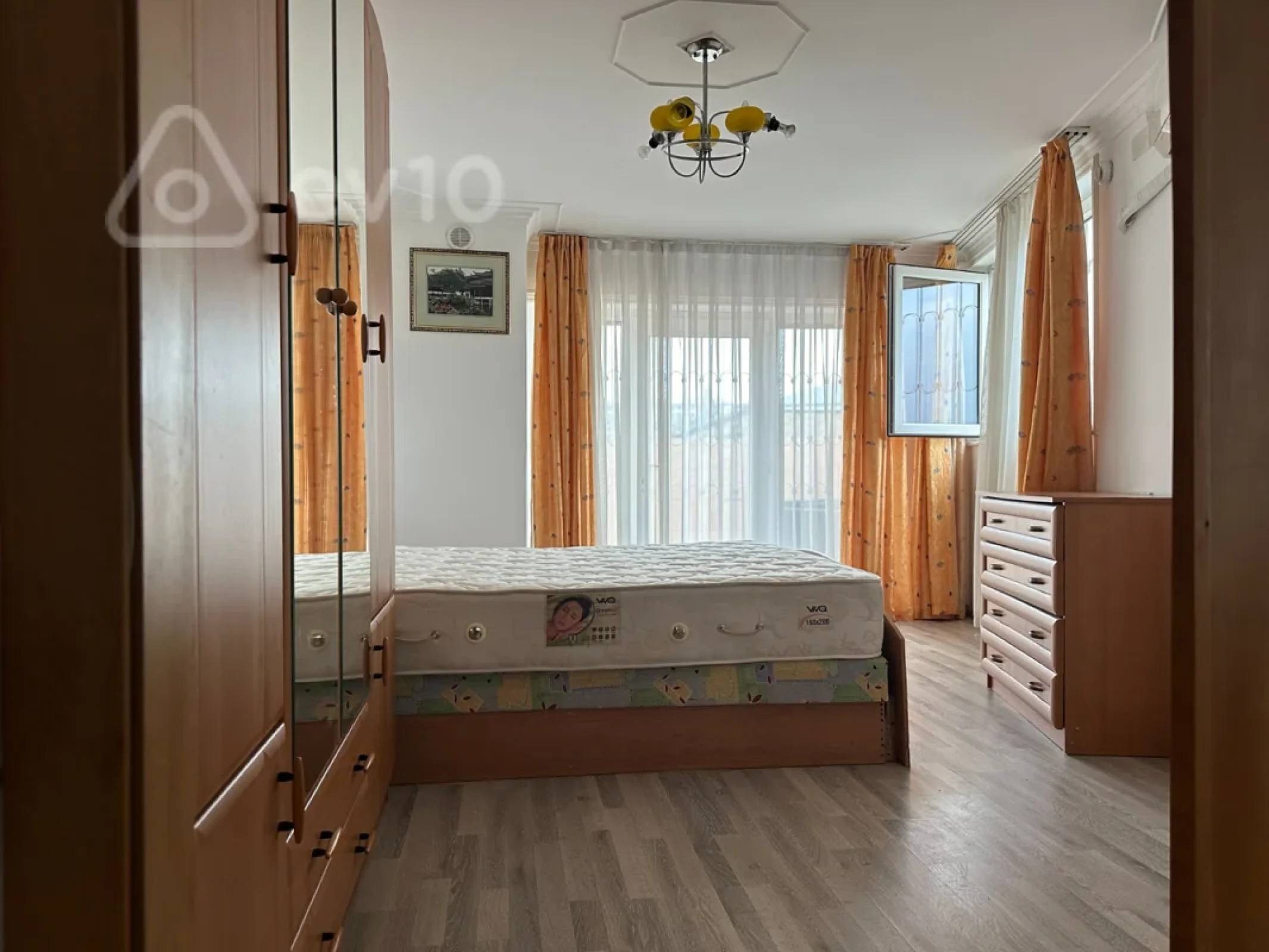 Kirayə verilir 3 otaqlı köhnə tikili 150 m²