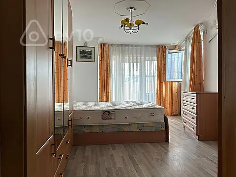 Kirayə verilir 3 otaqlı köhnə tikili 150 m²