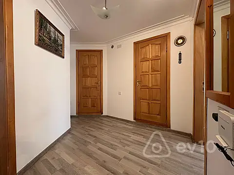 Kirayə verilir 3 otaqlı köhnə tikili 150 m²
