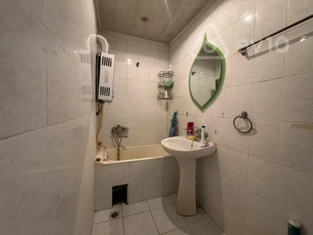 Satılır 2 otaqlı köhnə tikili 60 m²