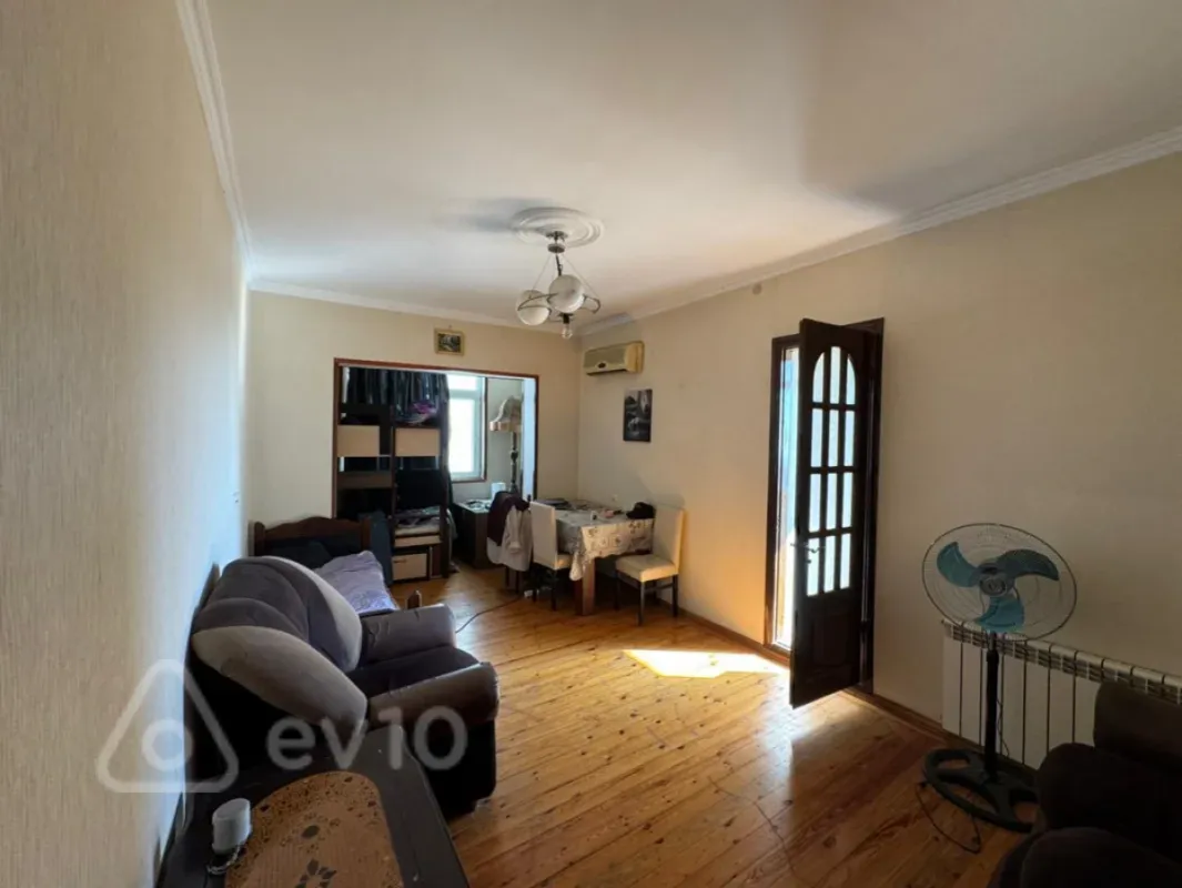 Satılır 2 otaqlı köhnə tikili 60 m²