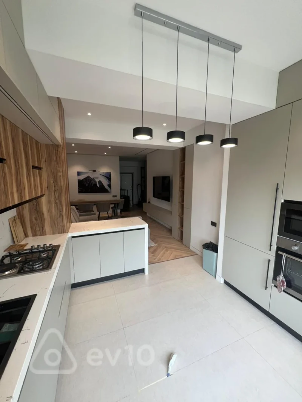 Kirayə verilir 2 otaqlı yeni tikili 82 m²