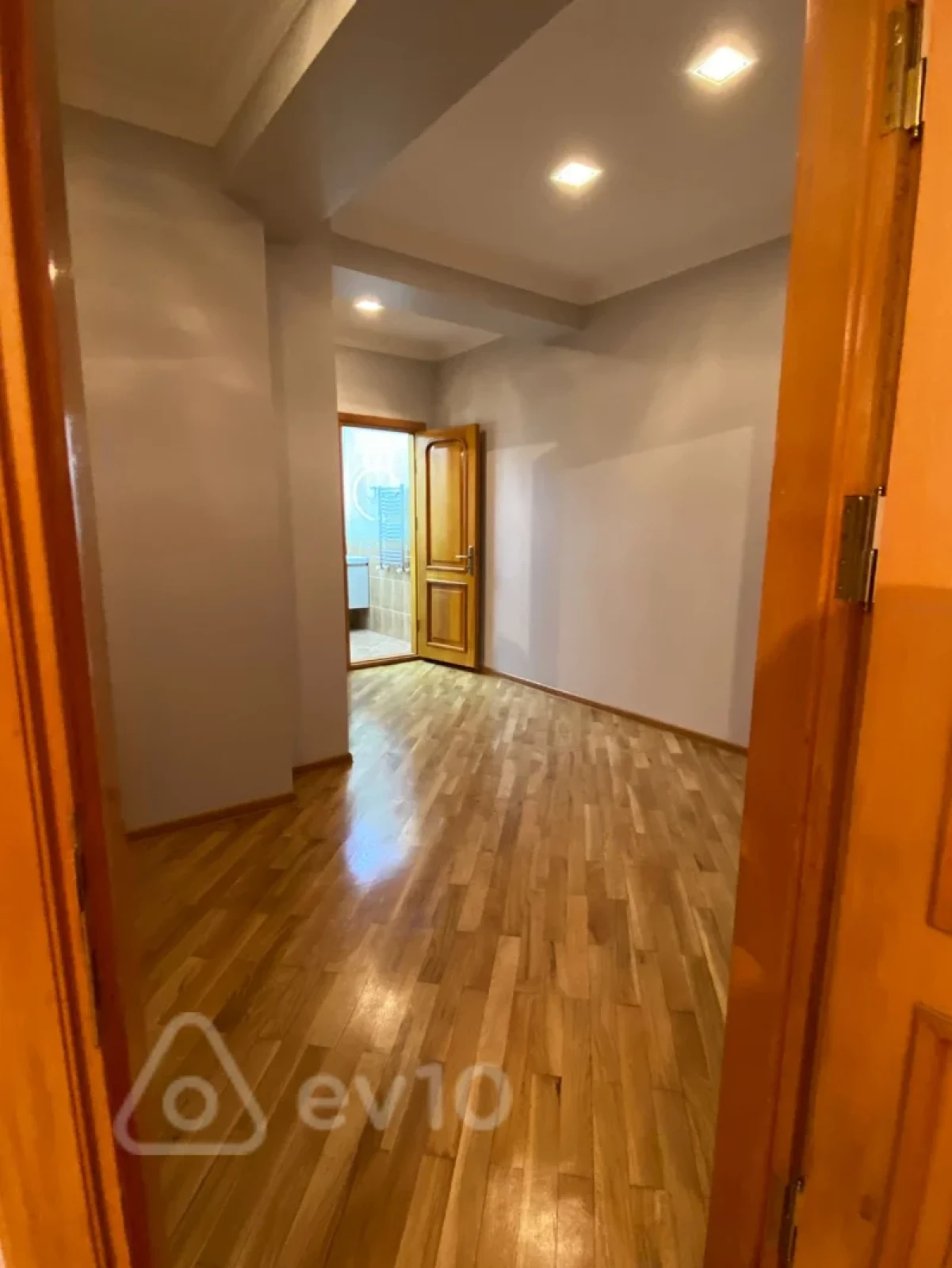 Satılır 2 otaqlı yeni tikili 96 m²