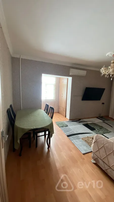 Kirayə verilir 2 otaqlı köhnə tikili 45 m²