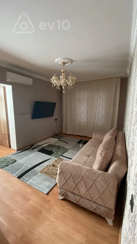 Kirayə verilir 2 otaqlı köhnə tikili 45 m²