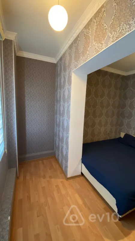 Kirayə verilir 2 otaqlı köhnə tikili 45 m²