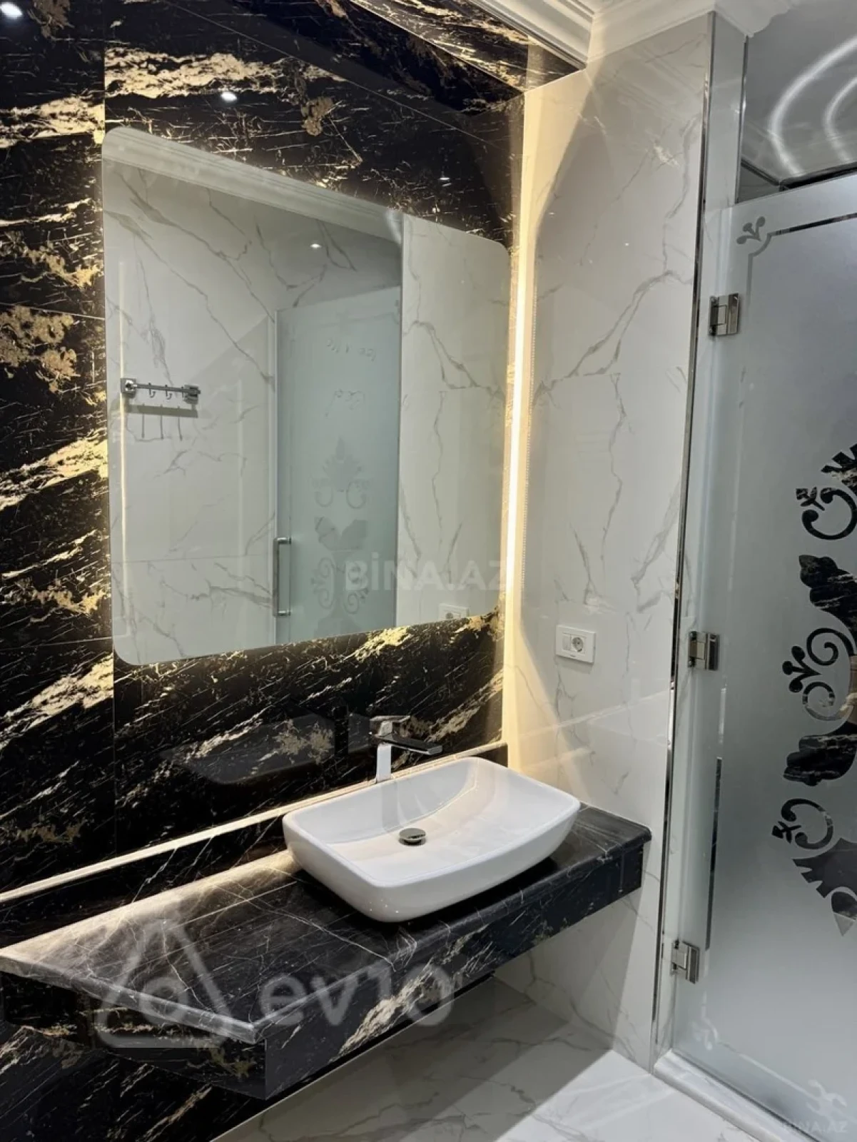 Kirayə verilir 4 otaqlı yeni tikili 225 m²