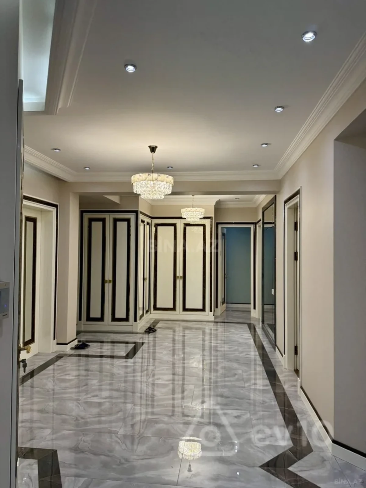 Kirayə verilir 4 otaqlı yeni tikili 225 m²