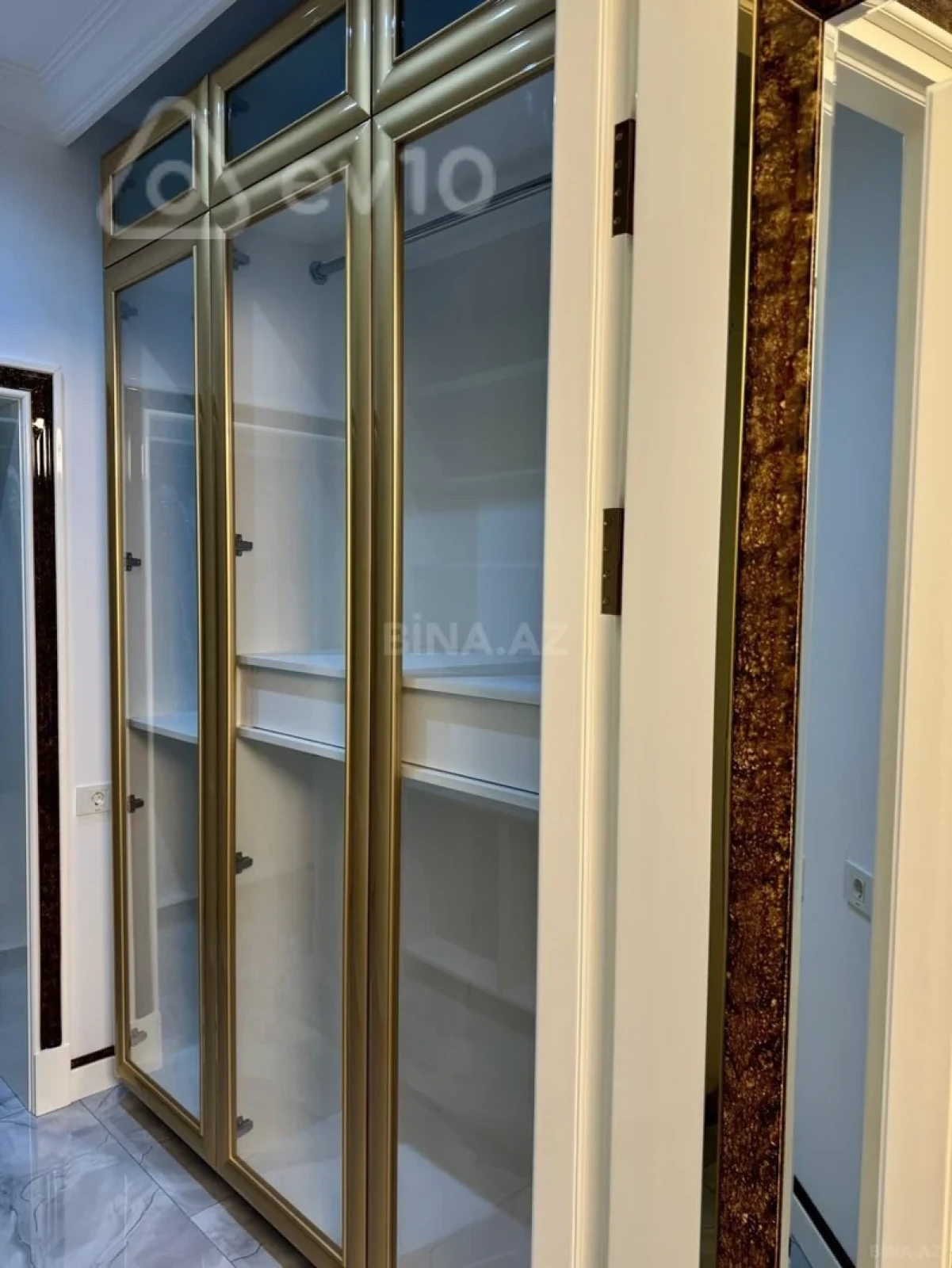 Kirayə verilir 4 otaqlı yeni tikili 225 m²