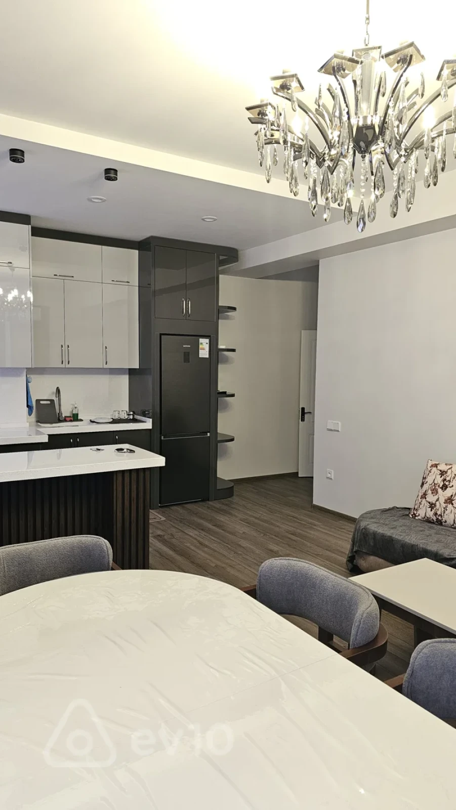 Kirayə verilir 3 otaqlı yeni tikili 120 m²