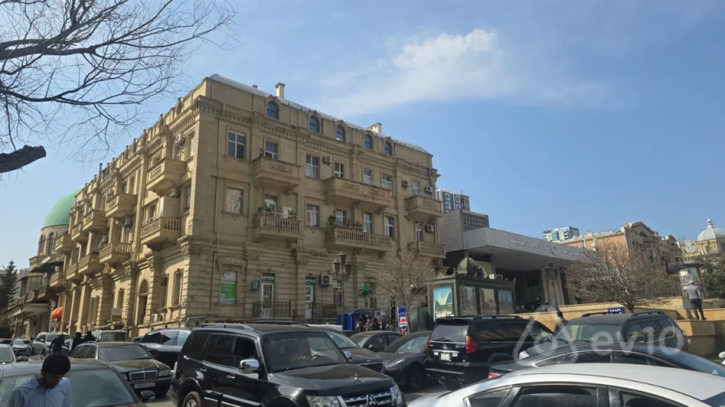 Satılır 3 otaqlı köhnə tikili 100 m²