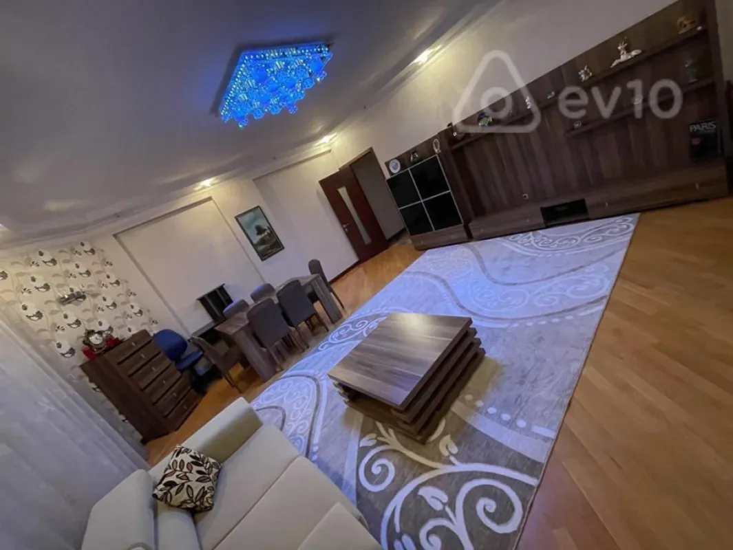 Kirayə verilir 5 otaqlı yeni tikili 270 m²