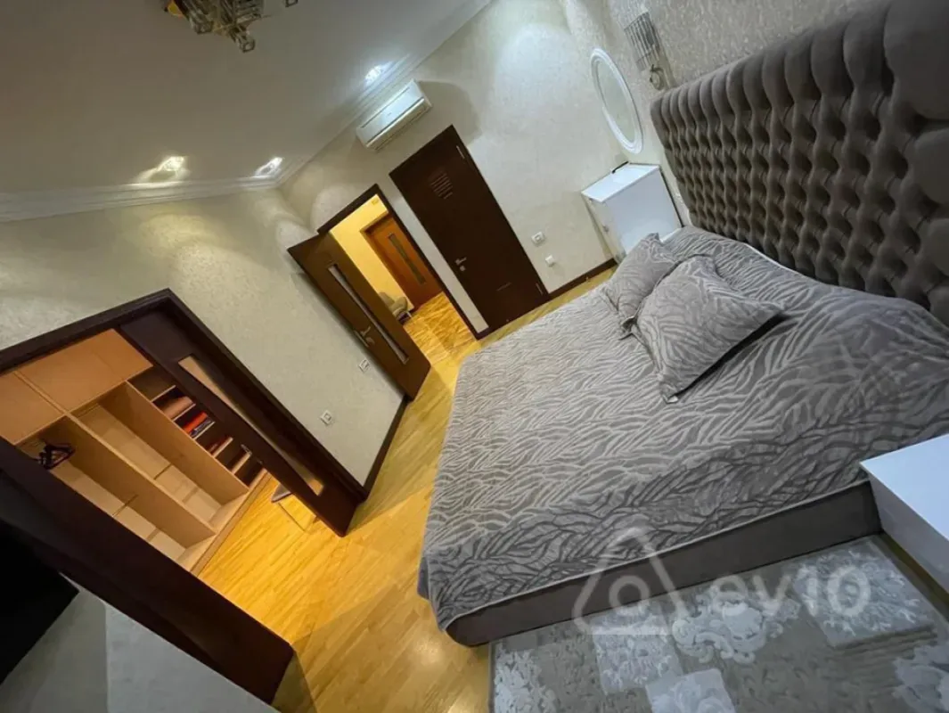 Kirayə verilir 5 otaqlı yeni tikili 270 m²