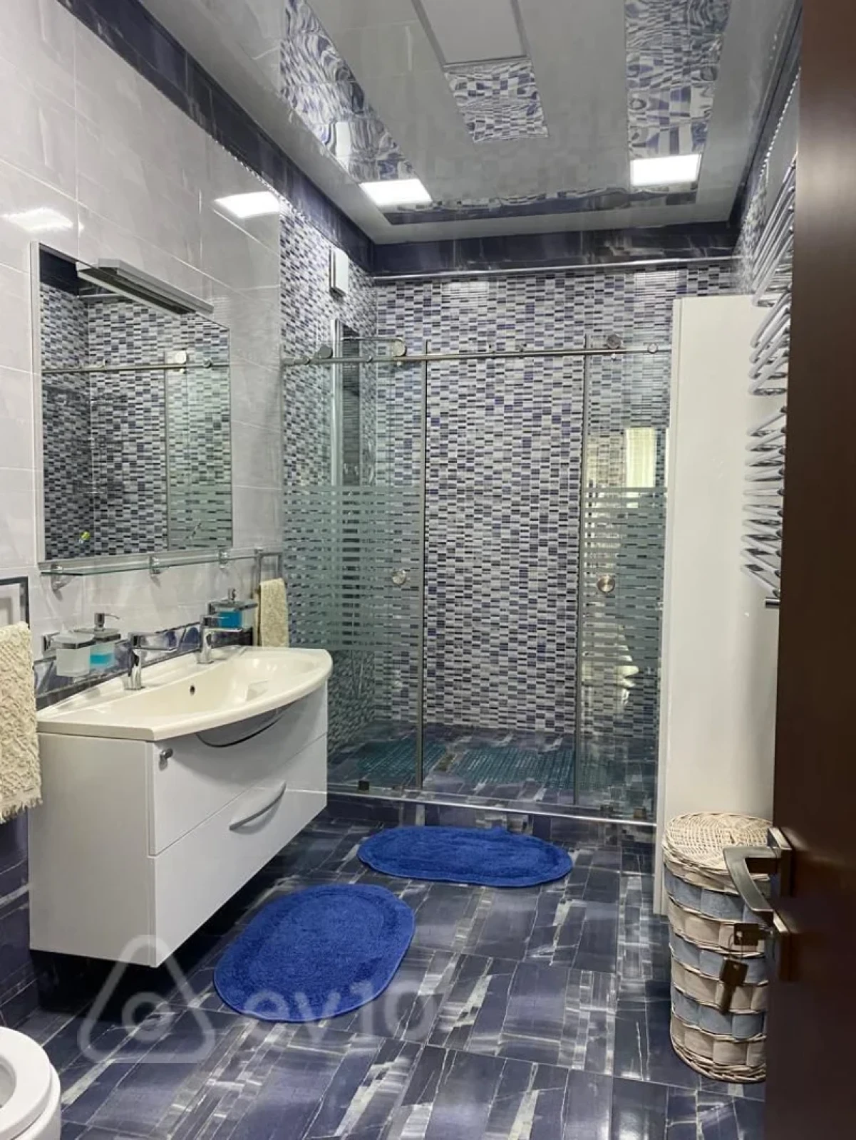 Kirayə verilir 5 otaqlı yeni tikili 270 m²